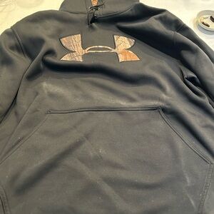Under Armour Men's Black and Camouflage Sweater
